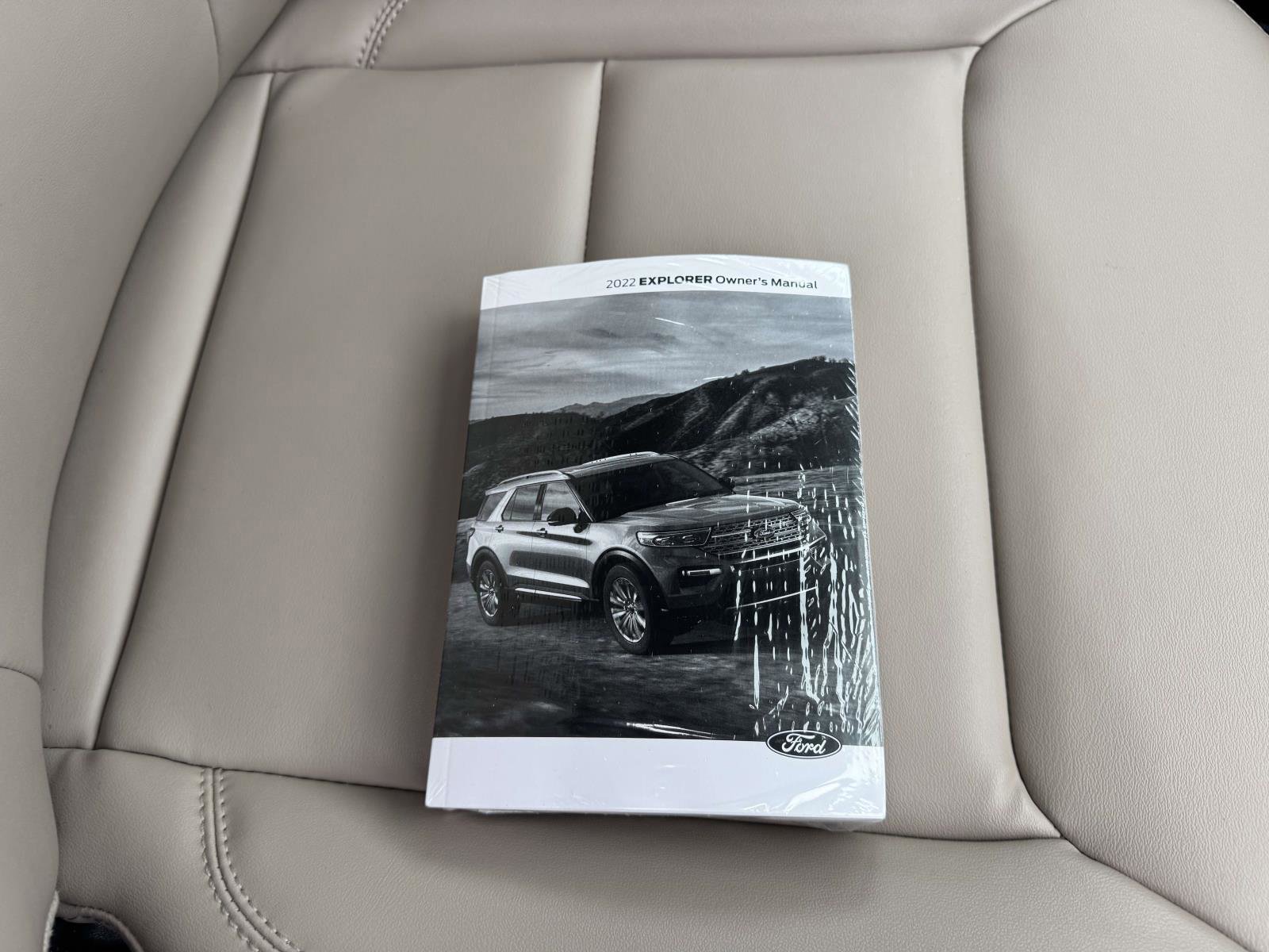 Certified 2022 Ford Explorer XLT w/ Equipment Group 202A image 40