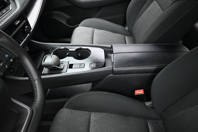 Used 2025 Nissan Rogue SV FWD image 25