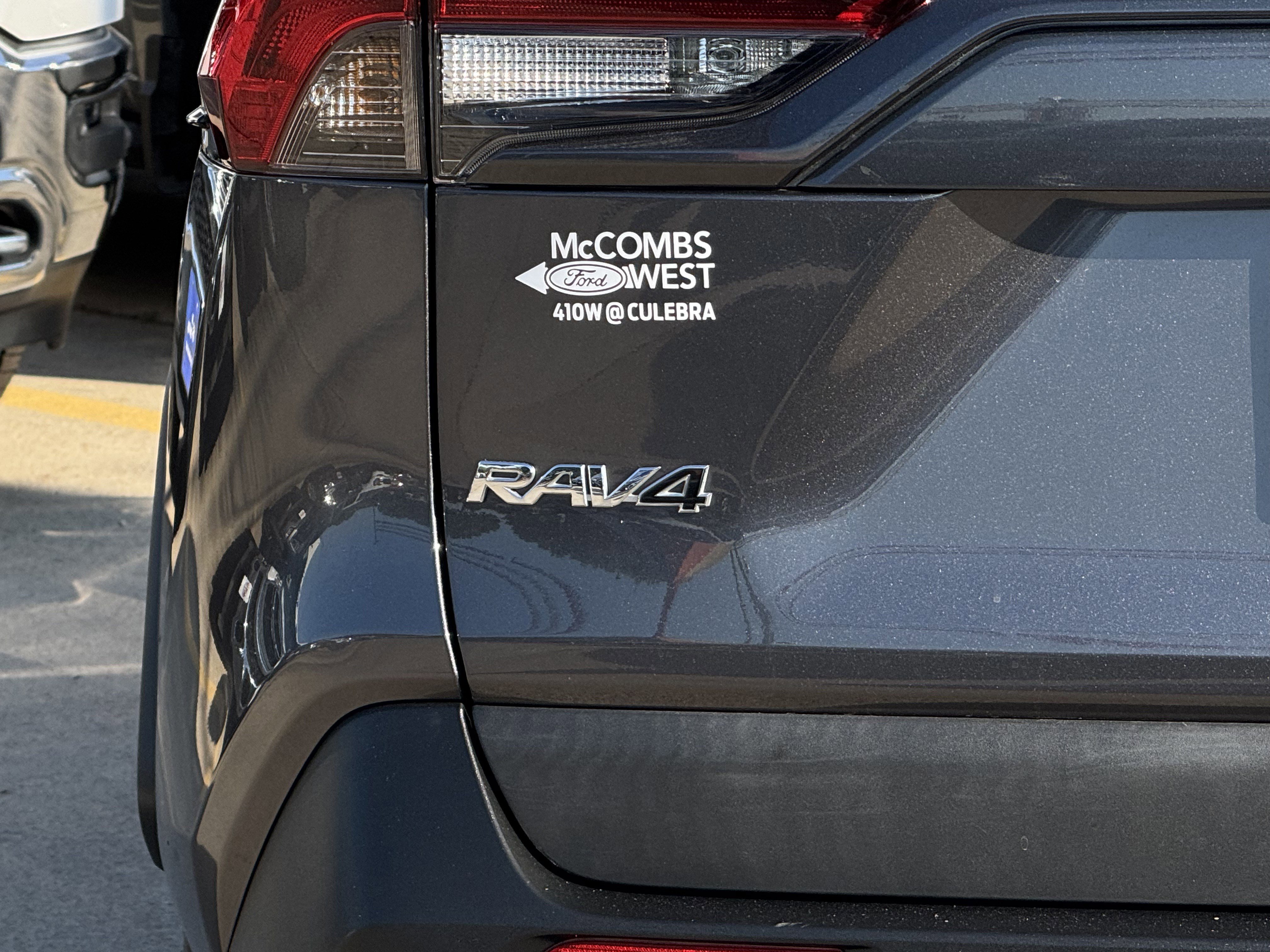 Used 2021 Toyota RAV4 XLE w/ Carpet Mat Package (TMS) image 10