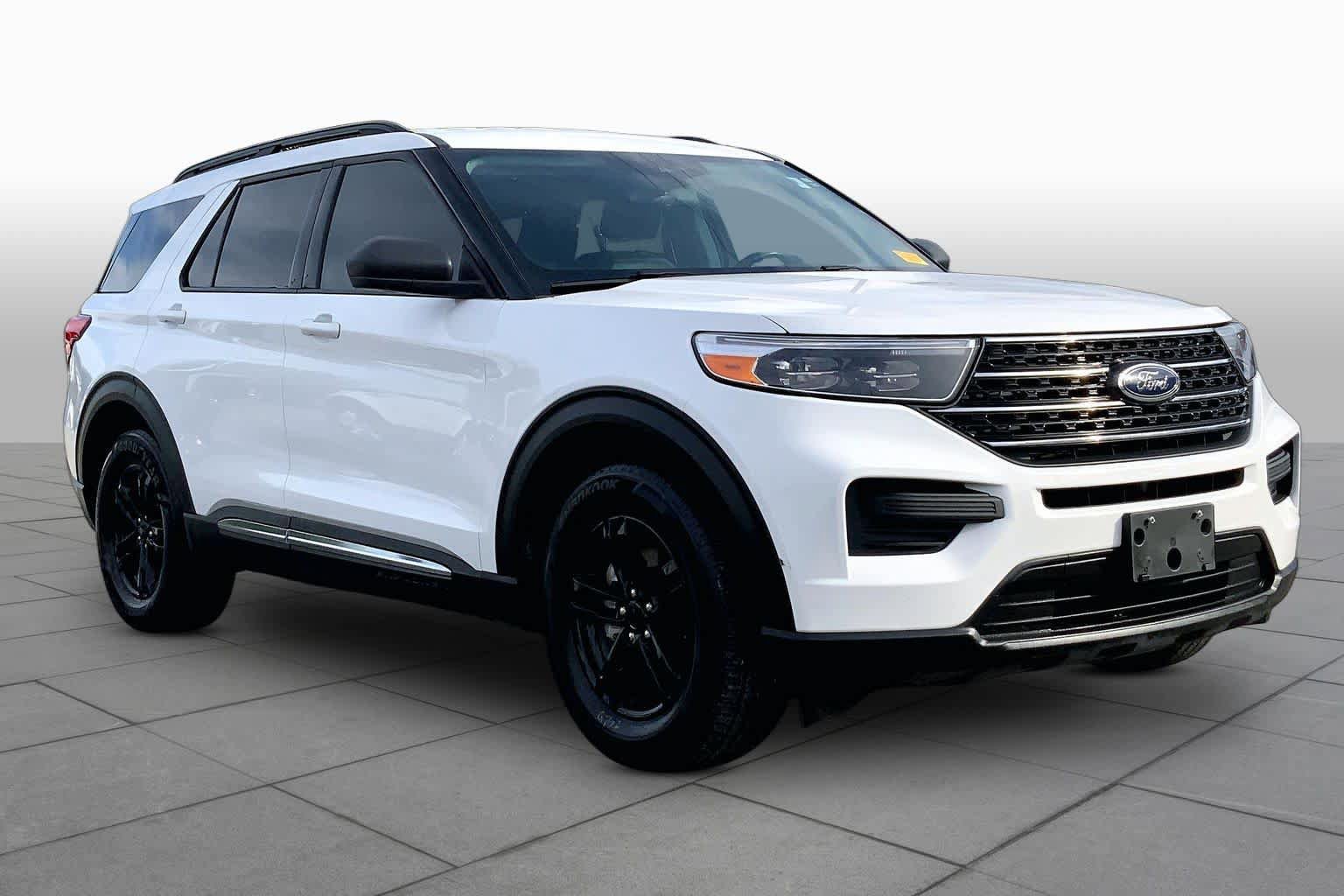 Certified 2021 Ford Explorer XLT RWD image 3
