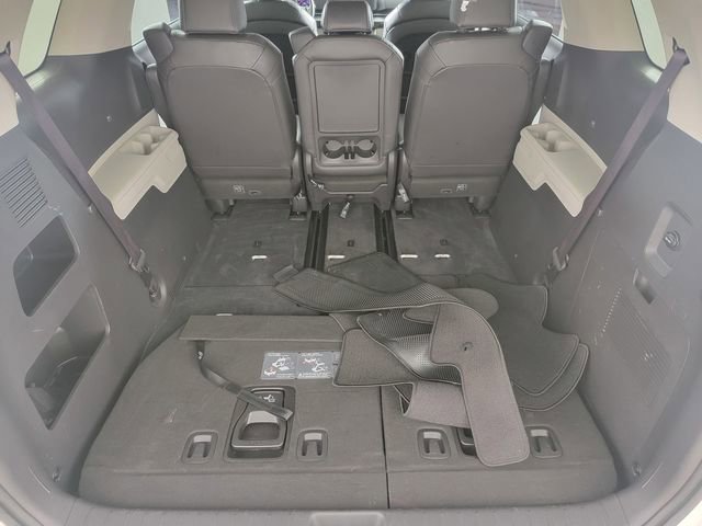 Used 2023 Kia Carnival LX FWD image 16