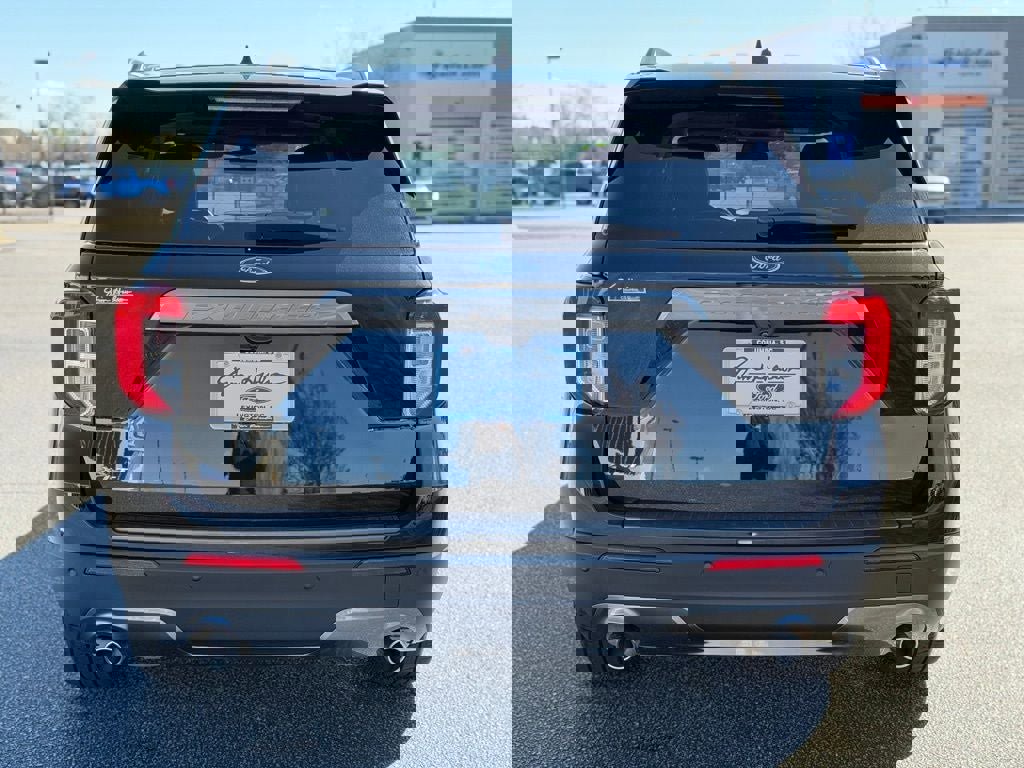 Certified 2022 Ford Explorer XLT w/ Equipment Group 202A image 3