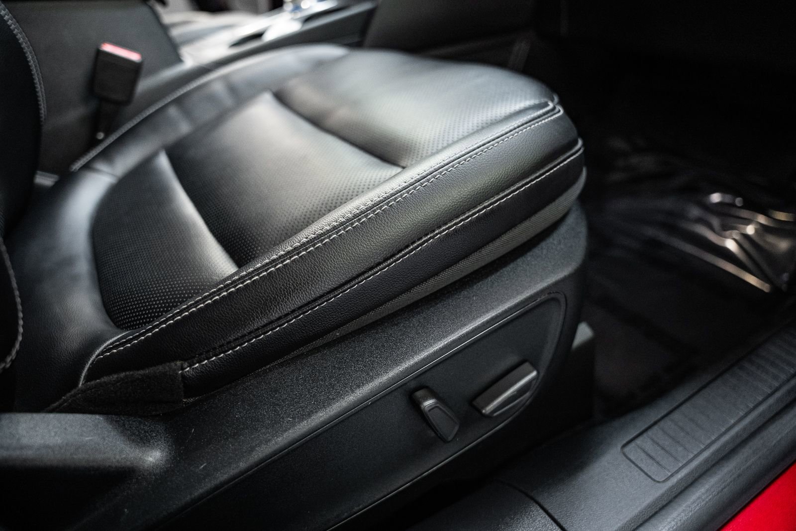 Certified 2022 Ford Escape Titanium image 39