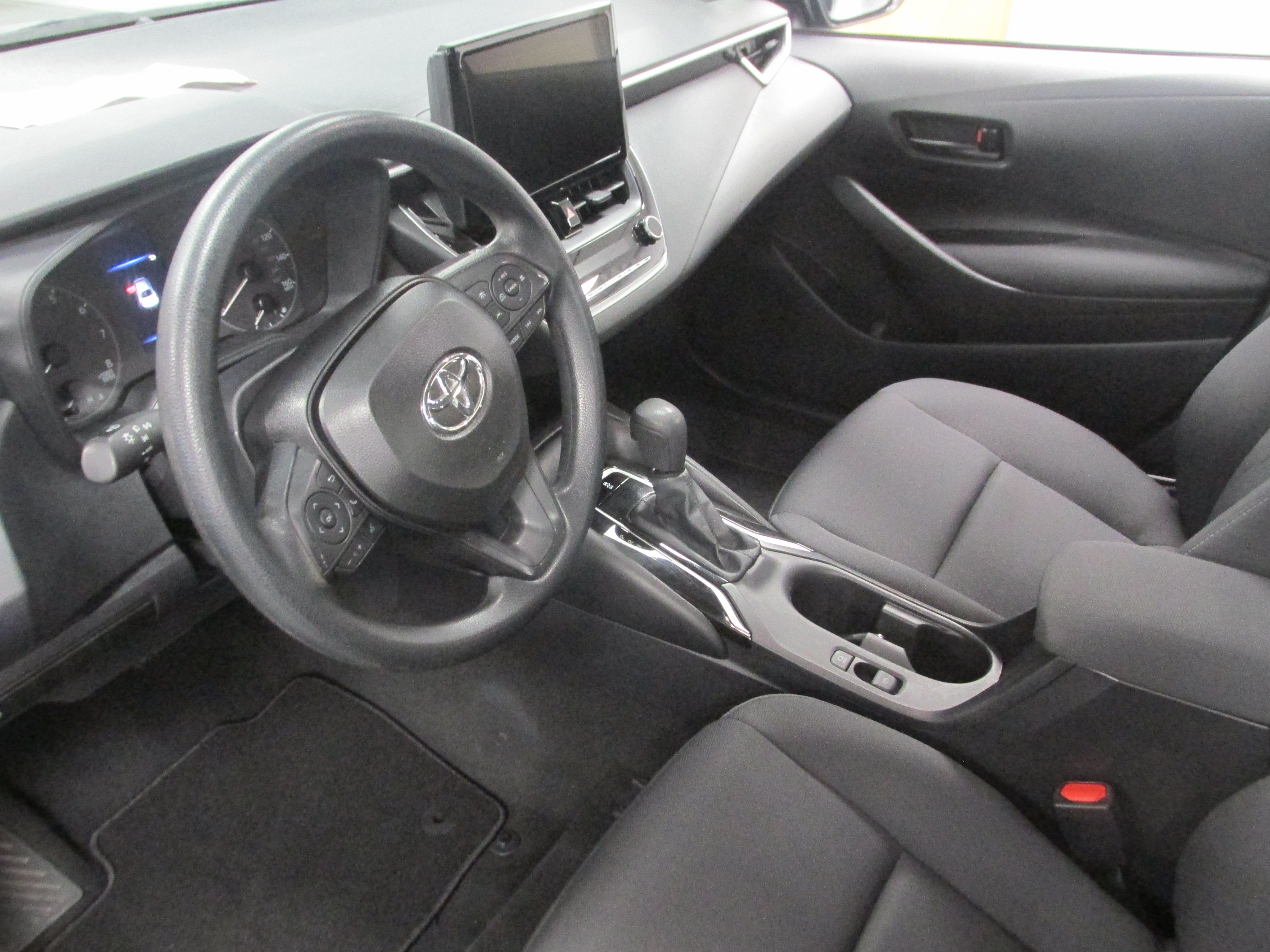 Used 2025 Toyota Corolla LE FWD image 23