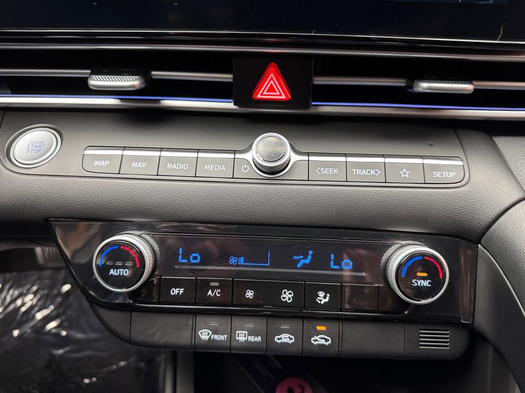 Used 2024 Hyundai Elantra SEL FWD image 19