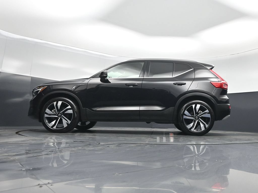 Used 2025 Volvo XC40 B5 Plus AWD/4WD image 7