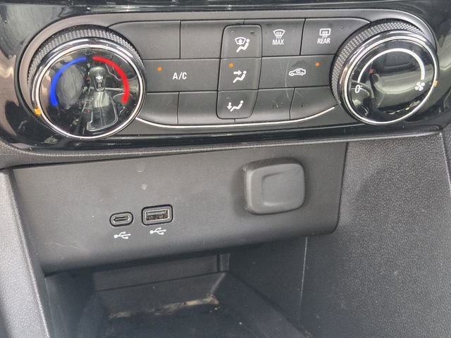 Used 2024 Buick Encore GX Sport Touring w/ Black Roof Package image 19