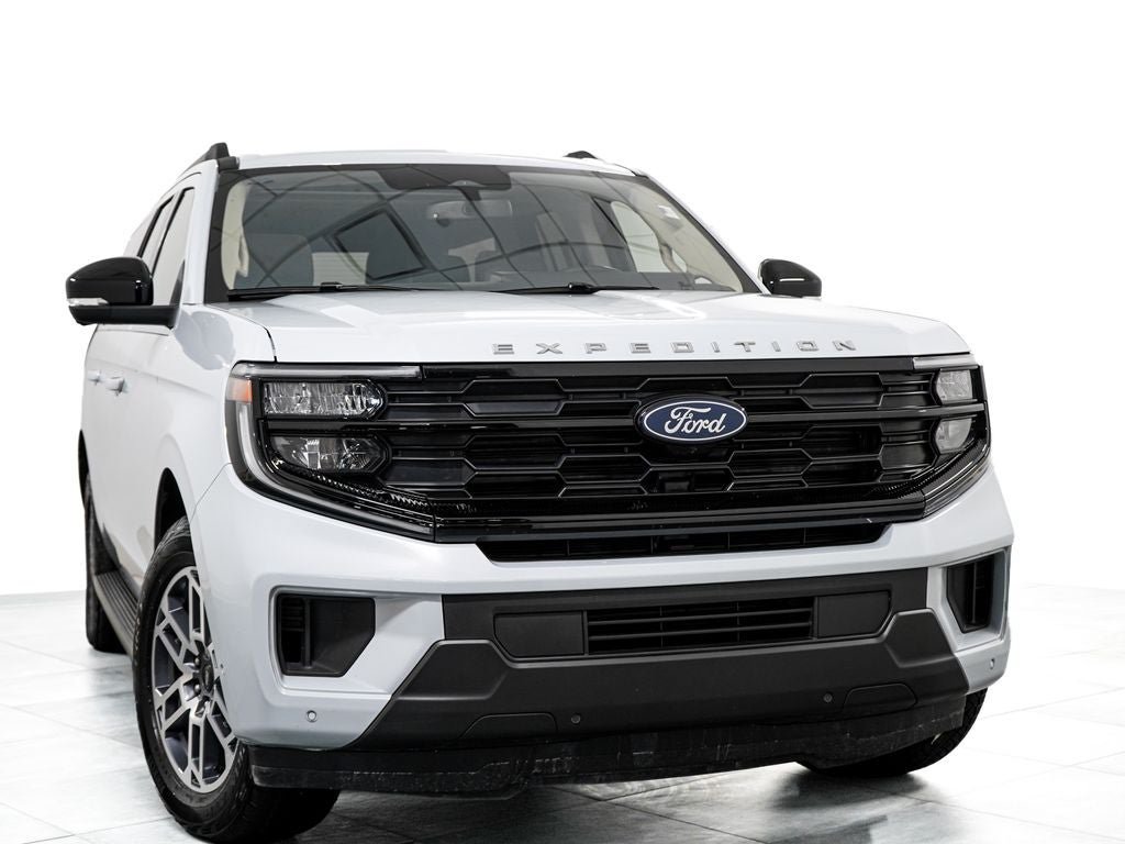 Certified 2025 Ford Expedition Max Active AWD/4WD image 3