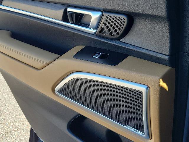 Used 2022 Kia Telluride SX w/ Towing Package FWD image 18