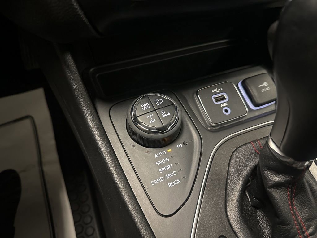 Used 2022 Jeep Cherokee Trailhawk w/ Comfort/Convenience Group image 42