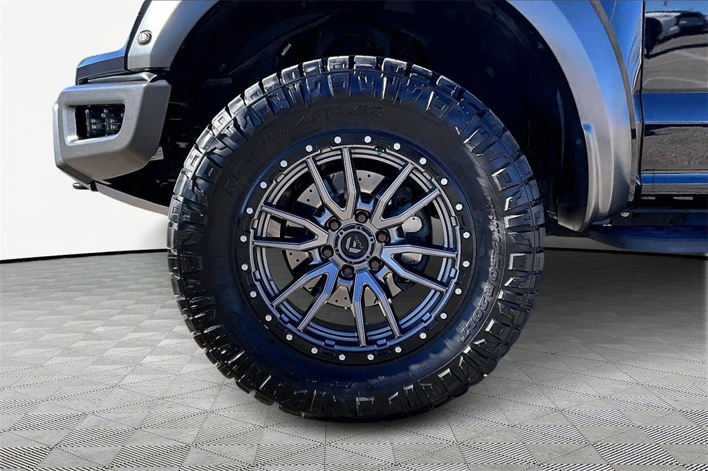 Certified 2019 Ford F150 Raptor w/ Equipment Group 802A Luxury image 9