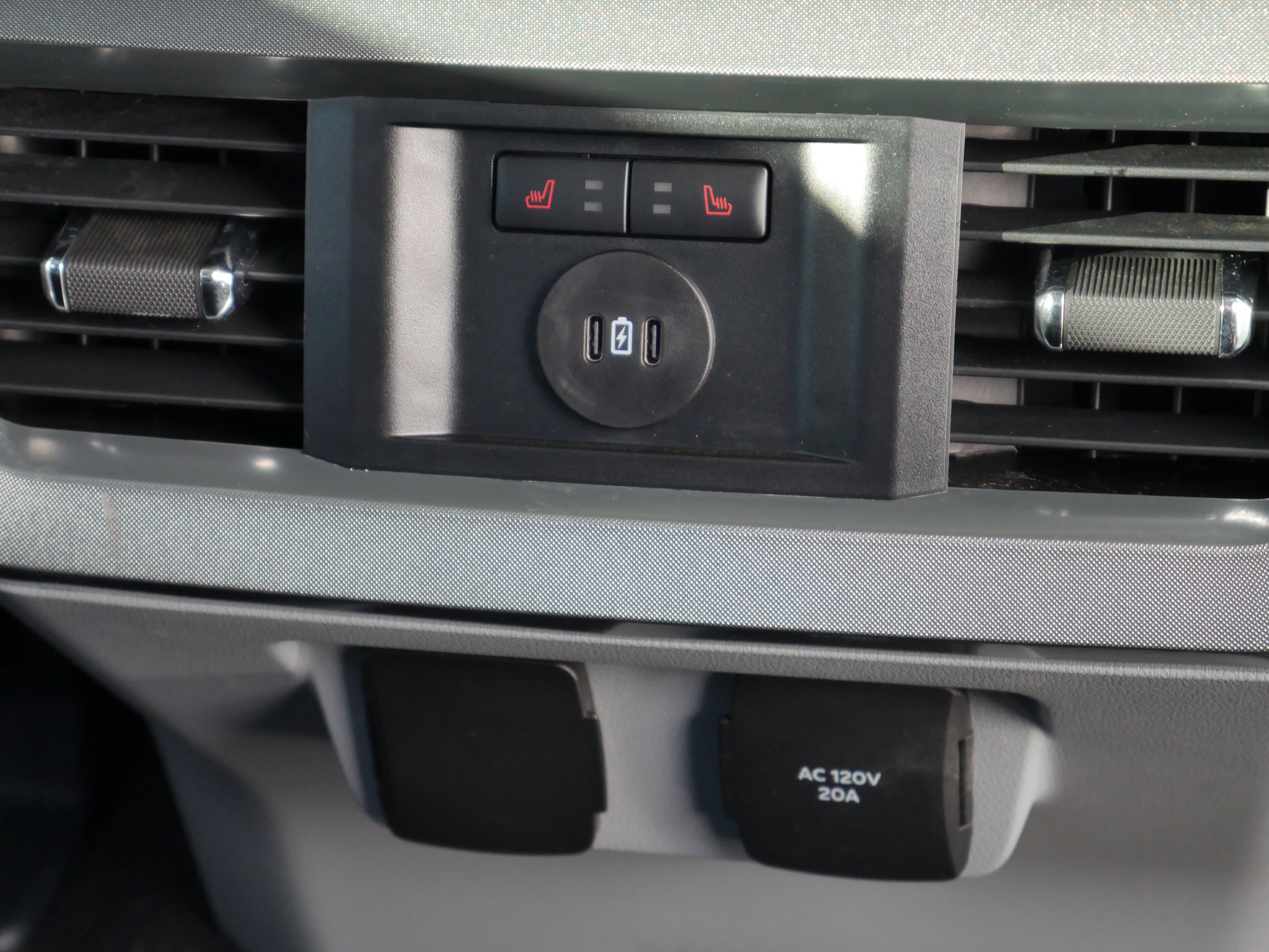 Certified 2024 Ford F350 Limited w/ FX4 Off-Road Package image 39