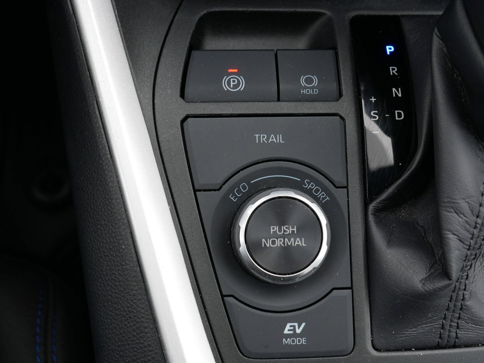 Used 2024 Toyota RAV4 SE w/ Convenience Package AWD/4WD image 32
