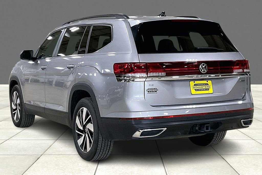 Used 2025 Volkswagen Atlas SE image 2