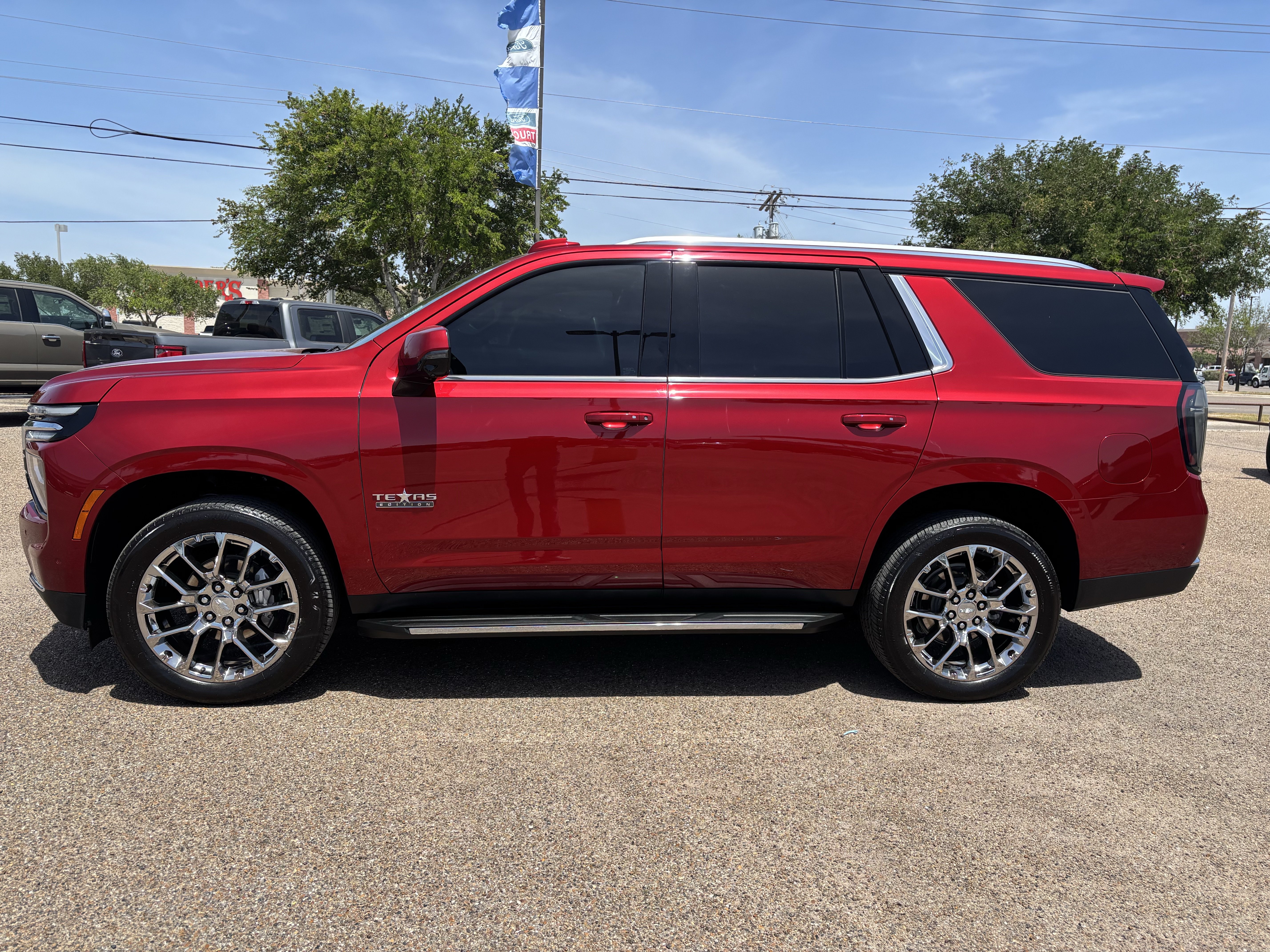Used 2026 Chevrolet Tahoe LT w/ Comfort Package RWD image 2