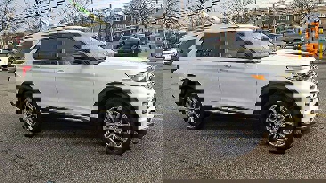 Certified 2022 Ford Explorer Limited w/ Equipment Group 301A image 12