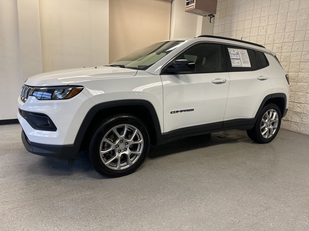 Used 2023 Jeep Compass Latitude image 15