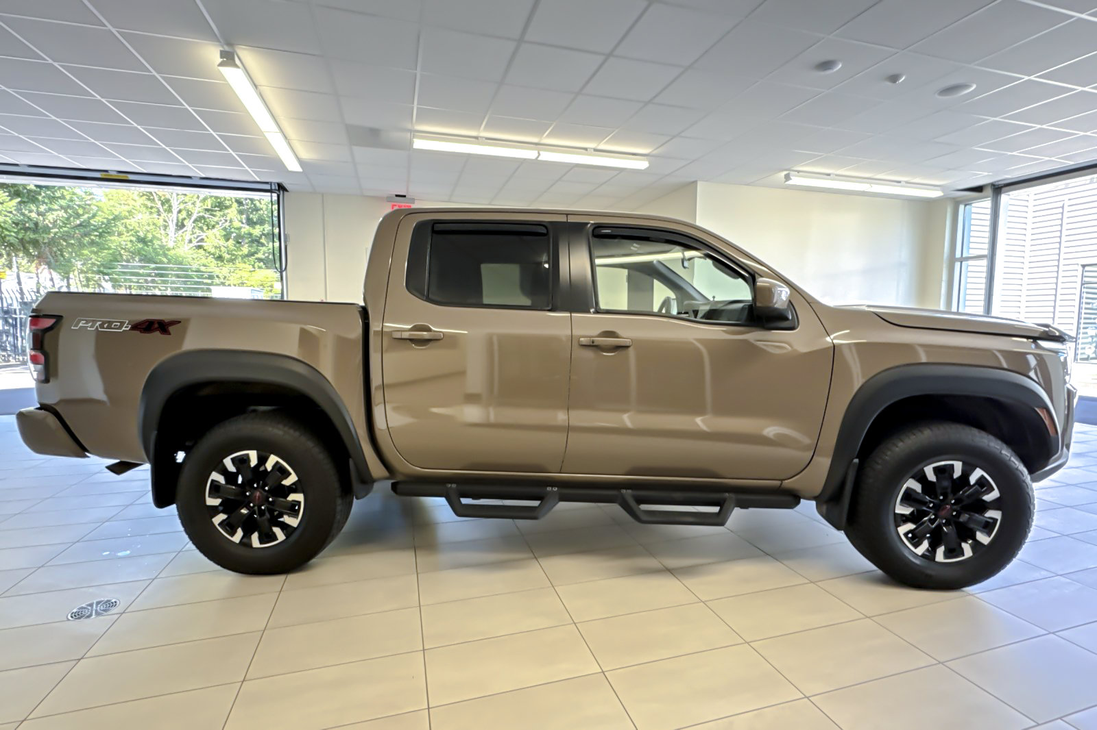 Used 2023 Nissan Frontier PRO-4X w/ Tow Package AWD/4WD image 3
