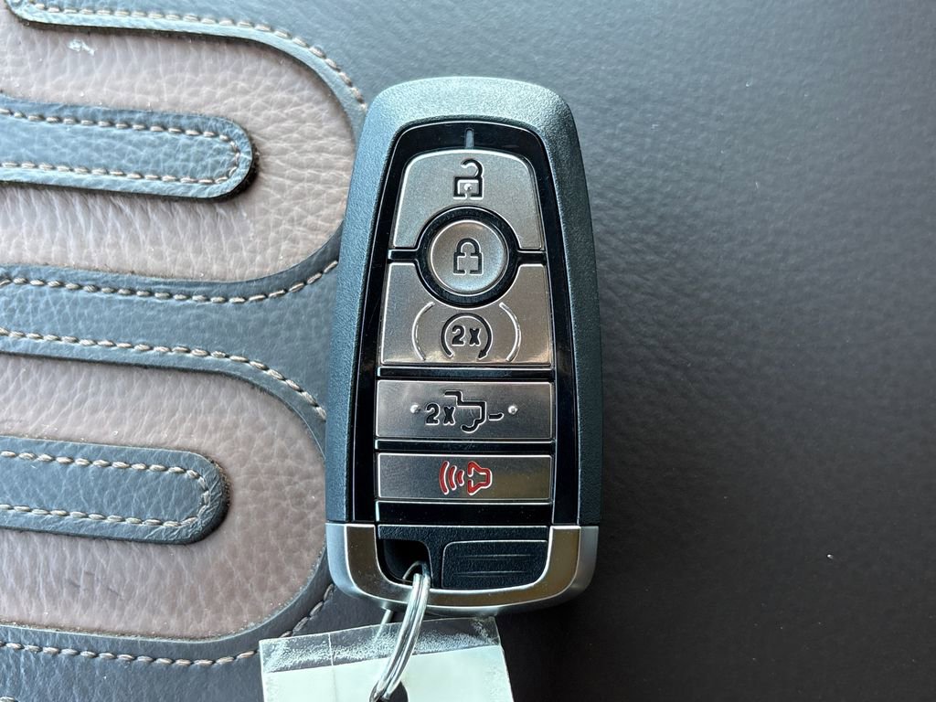 Certified 2025 Ford F250 King Ranch AWD/4WD image 35