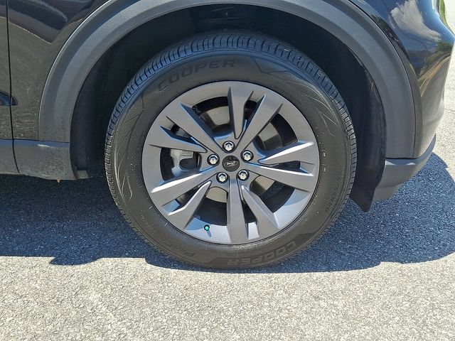 Certified 2022 Ford Explorer XLT w/ Equipment Group 202A AWD/4WD image 8