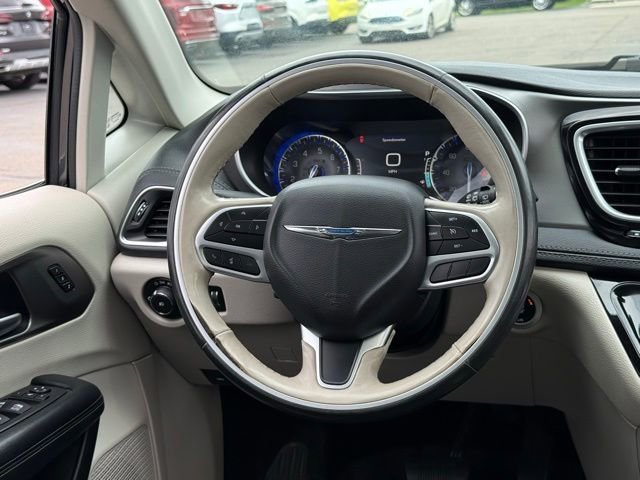 Used 2019 Chrysler Pacifica Limited FWD image 10