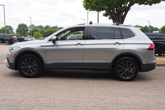 Used 2022 Volkswagen Tiguan SE FWD image 4