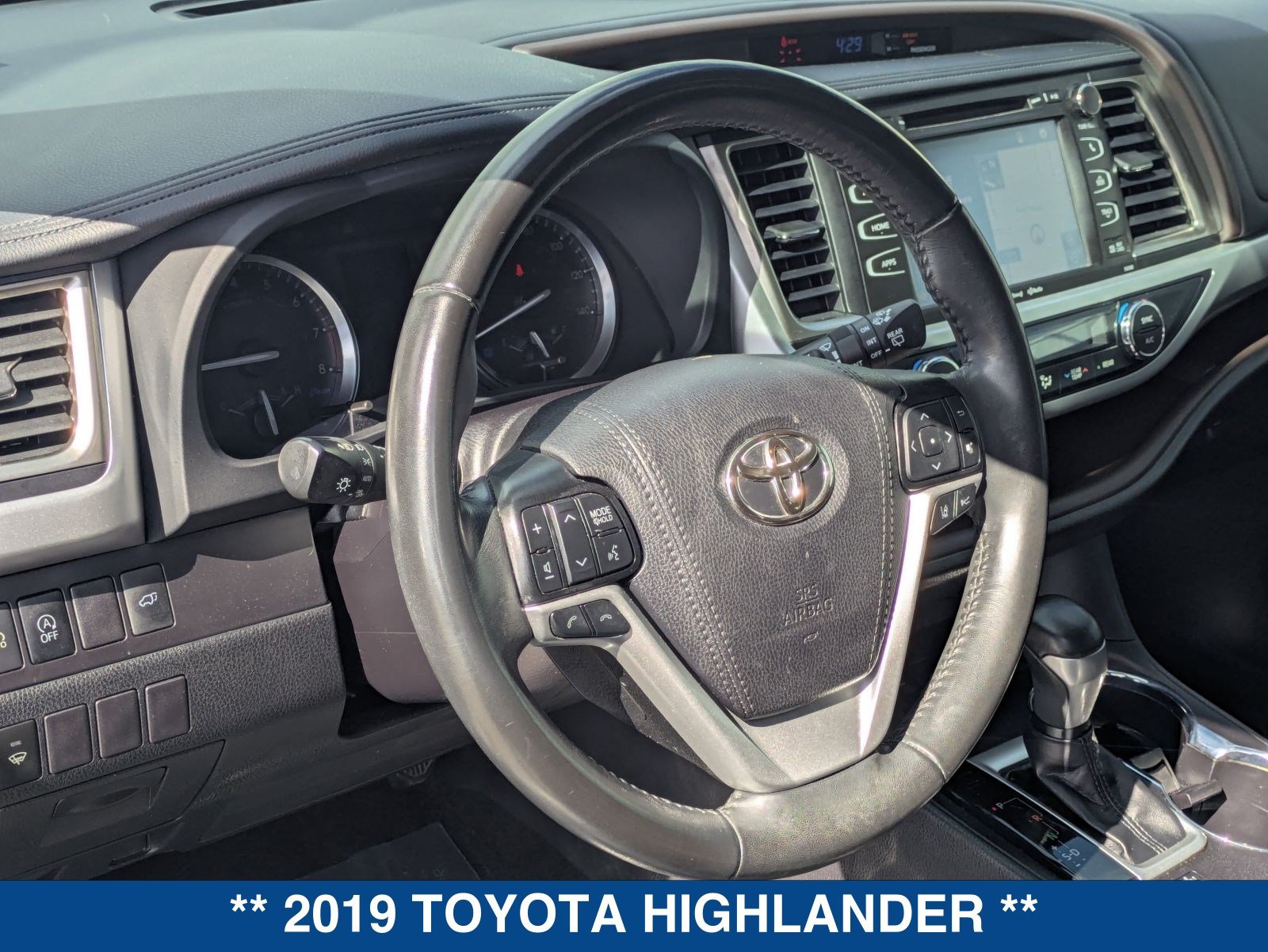 Used 2019 Toyota Highlander XLE FWD image 24