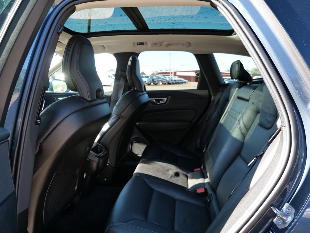 Used 2020 Volvo XC60 T5 Momentum AWD/4WD image 11