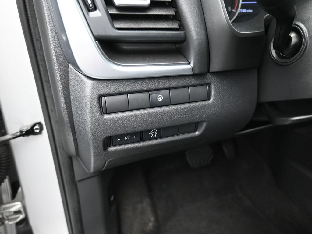 Used 2023 Nissan Rogue SV FWD image 13
