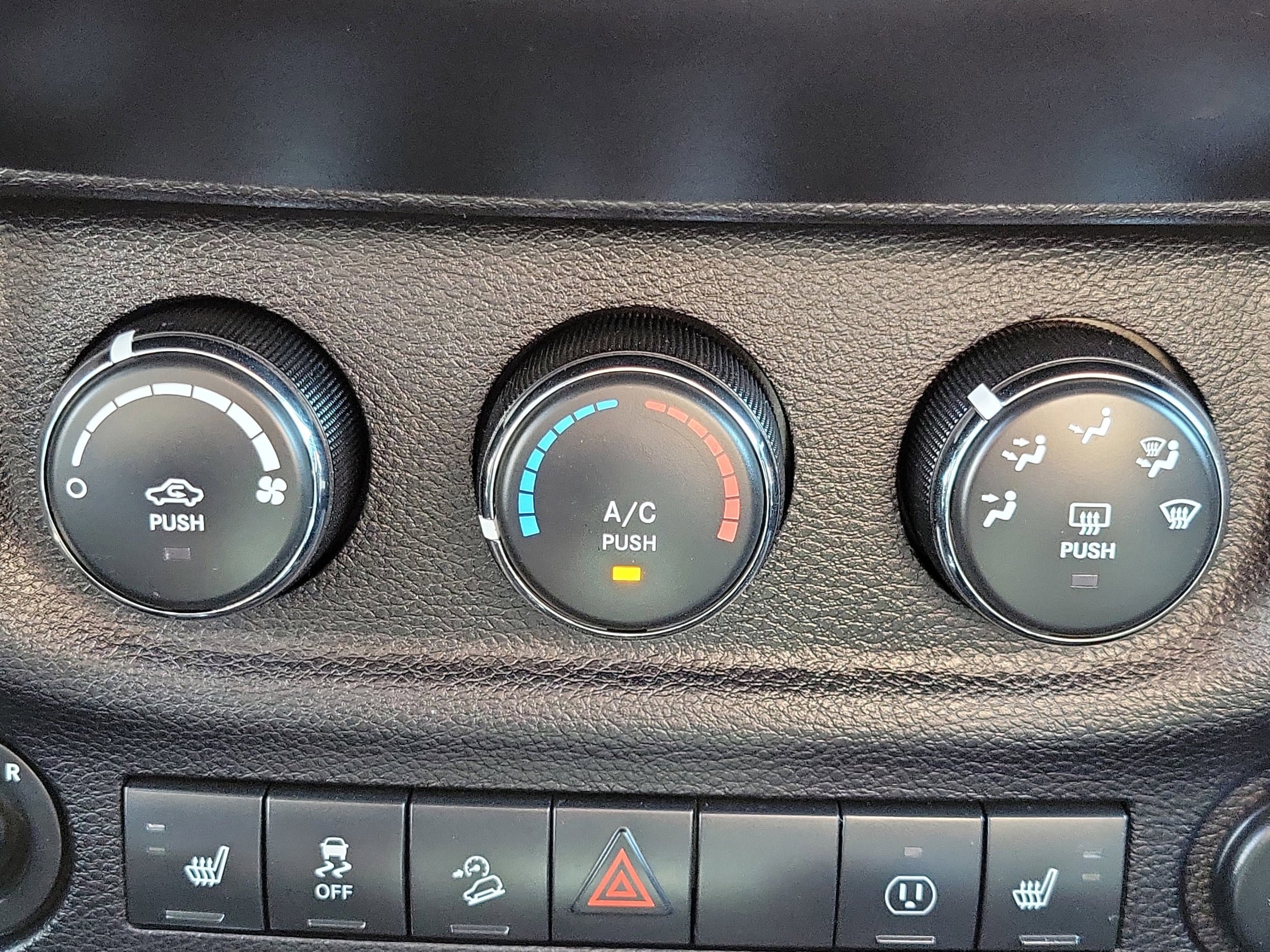 Used 2017 Jeep Wrangler Unlimited Rubicon w/ Connectivity Group AWD/4WD image 24