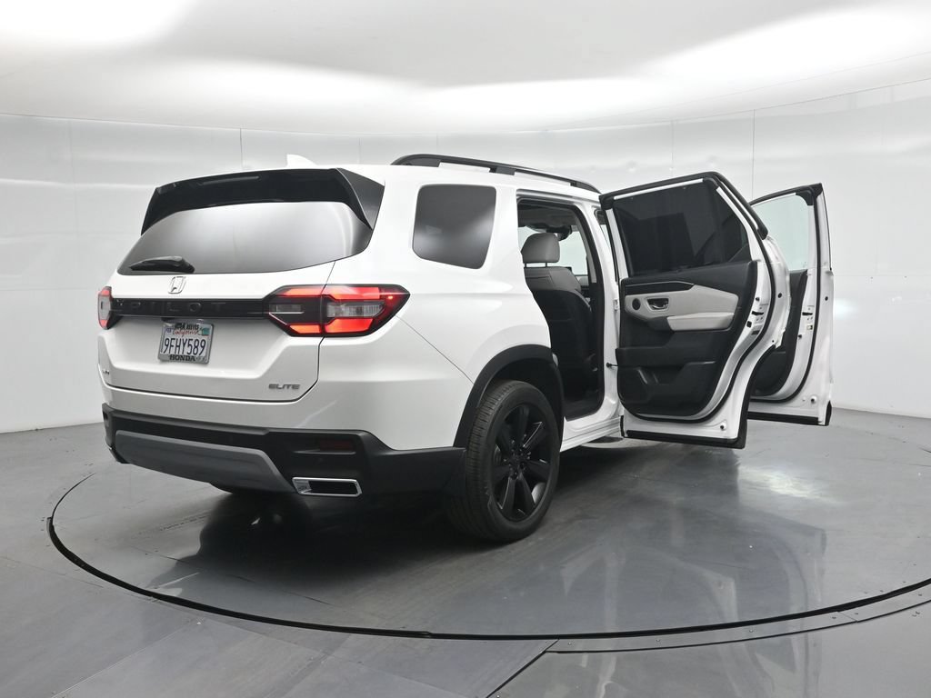 Used 2023 Honda Pilot Elite image 4