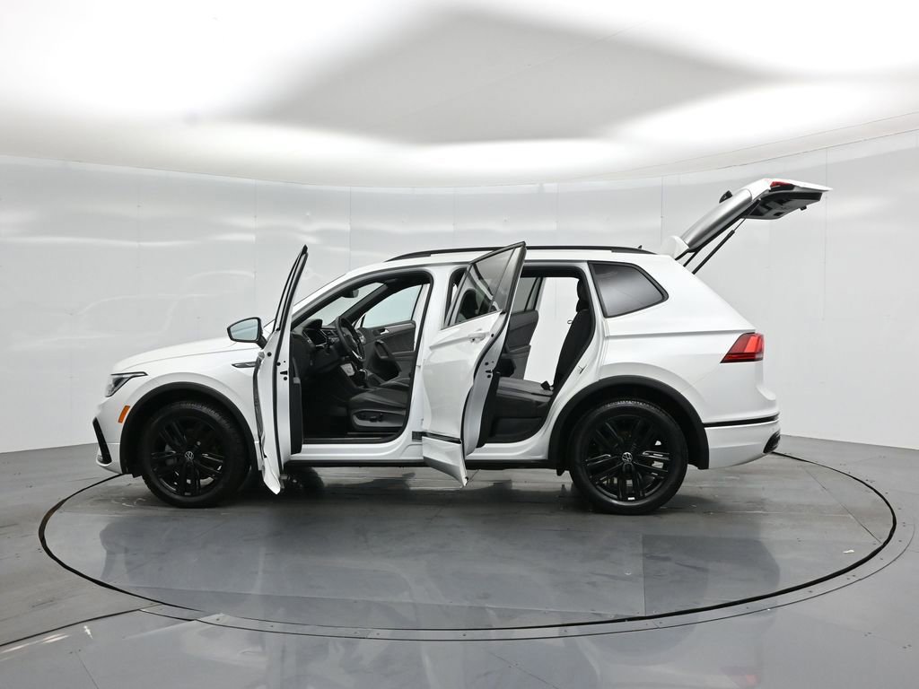 Used 2022 Volkswagen Tiguan SE R-Line image 56