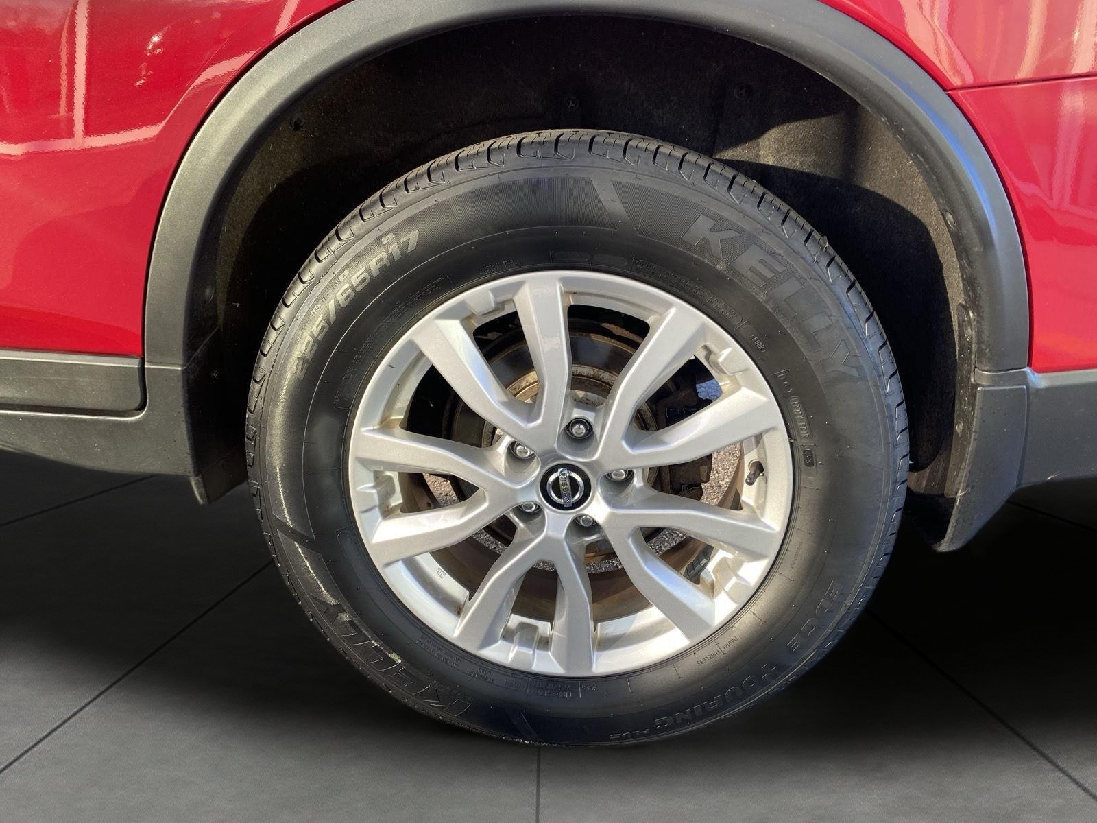 Used 2017 Nissan Rogue SV w/ Sun & Sound Touring Package AWD/4WD image 6