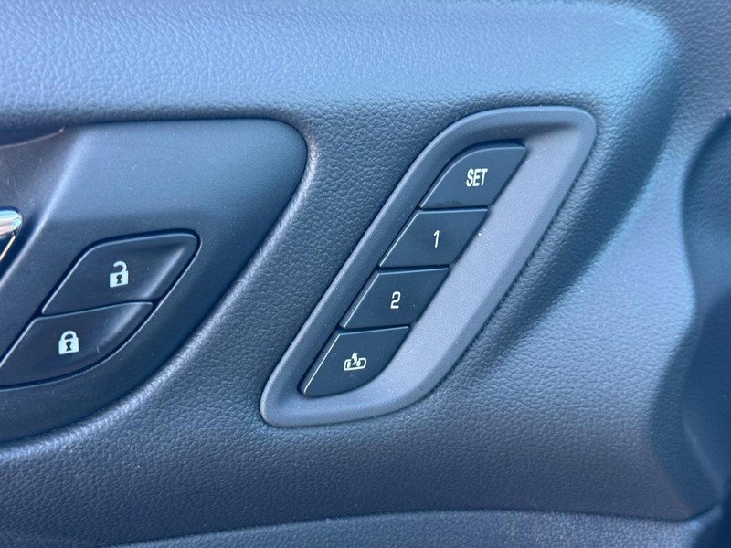 Used 2022 GMC Acadia SLT w/ Technology Package image 28