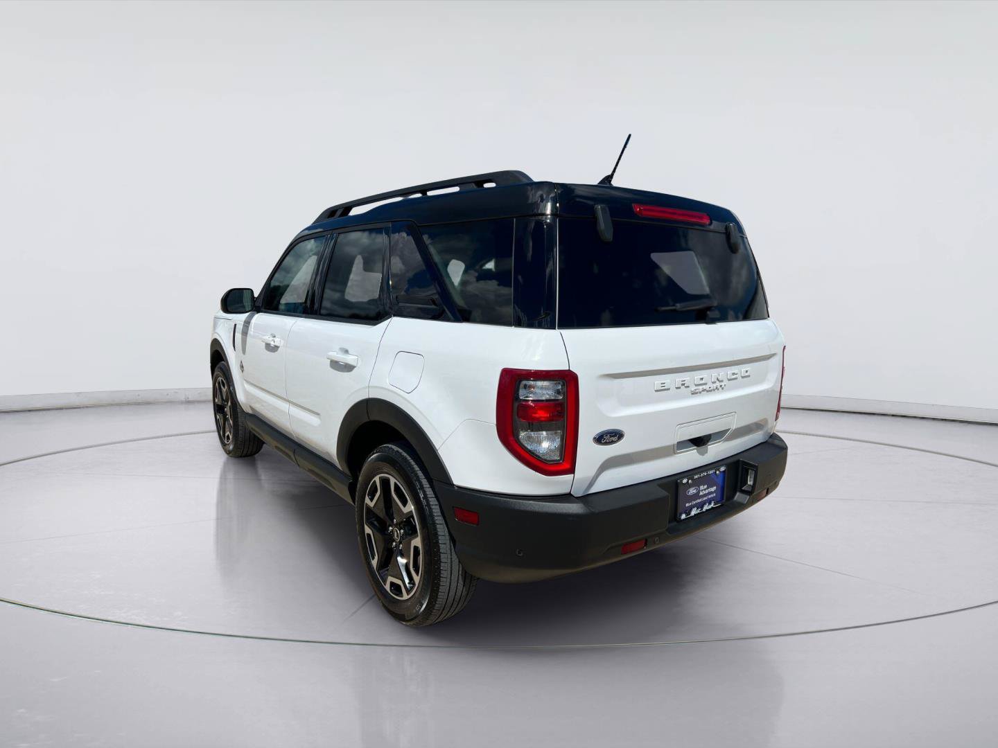 Certified 2023 Ford Bronco Sport Outer Banks w/ Tech Package AWD/4WD image 5