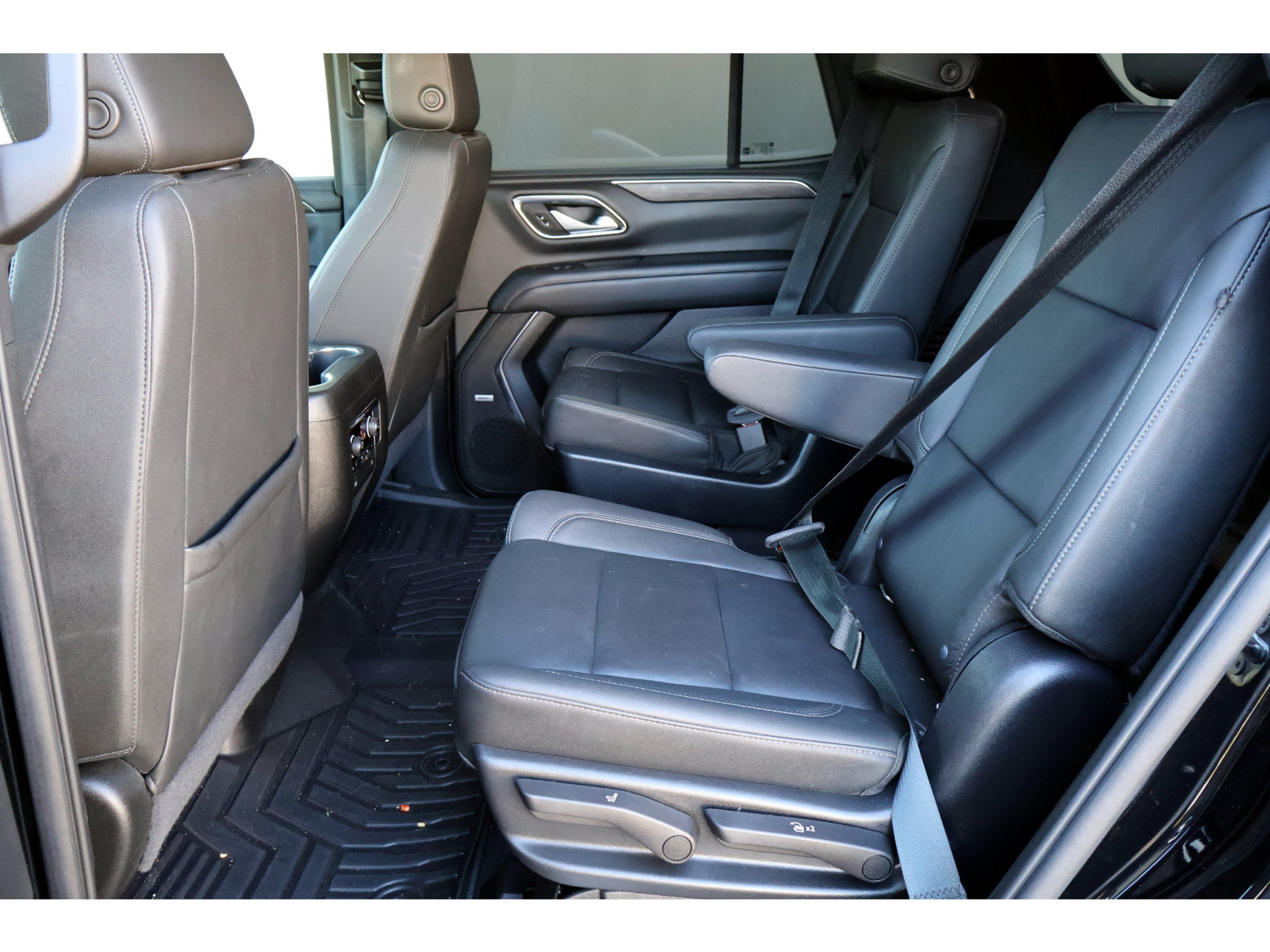 Used 2022 Chevrolet Tahoe Z71 w/ Z71 Off-Road Package AWD/4WD image 24