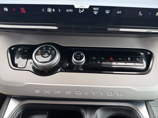 Certified 2025 Ford Expedition Active image 19