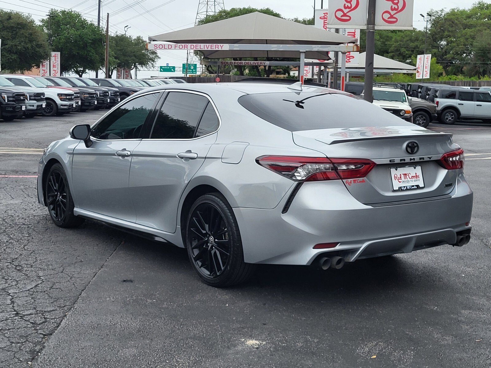 Used 2022 Toyota Camry XSE FWD image 4