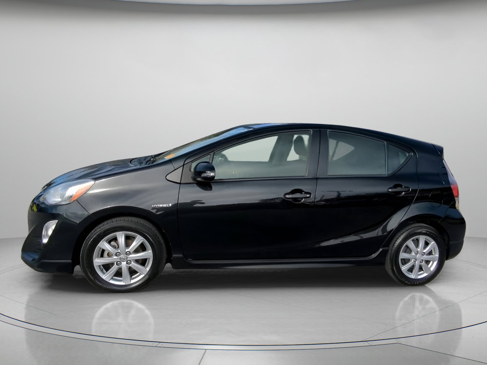 Used 2017 Toyota Prius C Two image 15