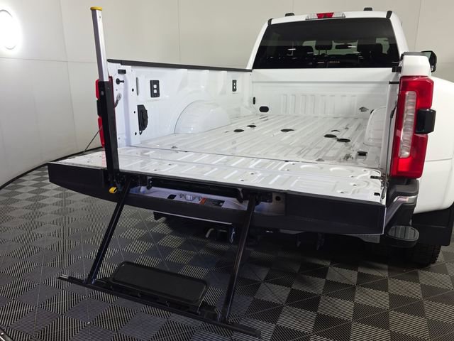 Certified 2025 Ford F450 Lariat w/ FX4 Off-Road Package image 11