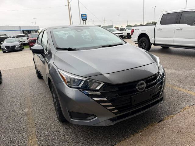 Used 2024 Nissan Versa SV FWD image 2