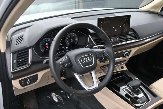 Used 2025 Audi Q5 2.0T Premium Plus w/ Premium Plus Package AWD/4WD image 21