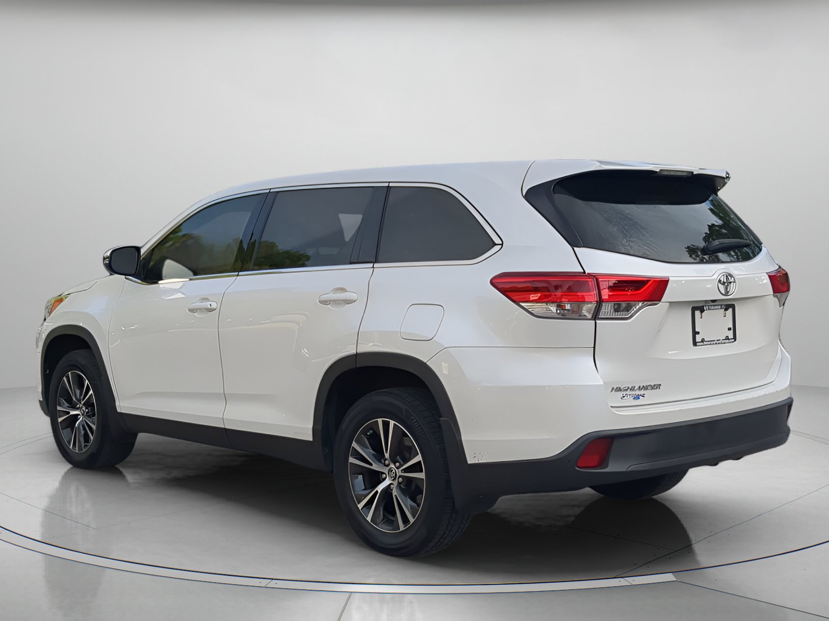Used 2019 Toyota Highlander LE FWD image 42