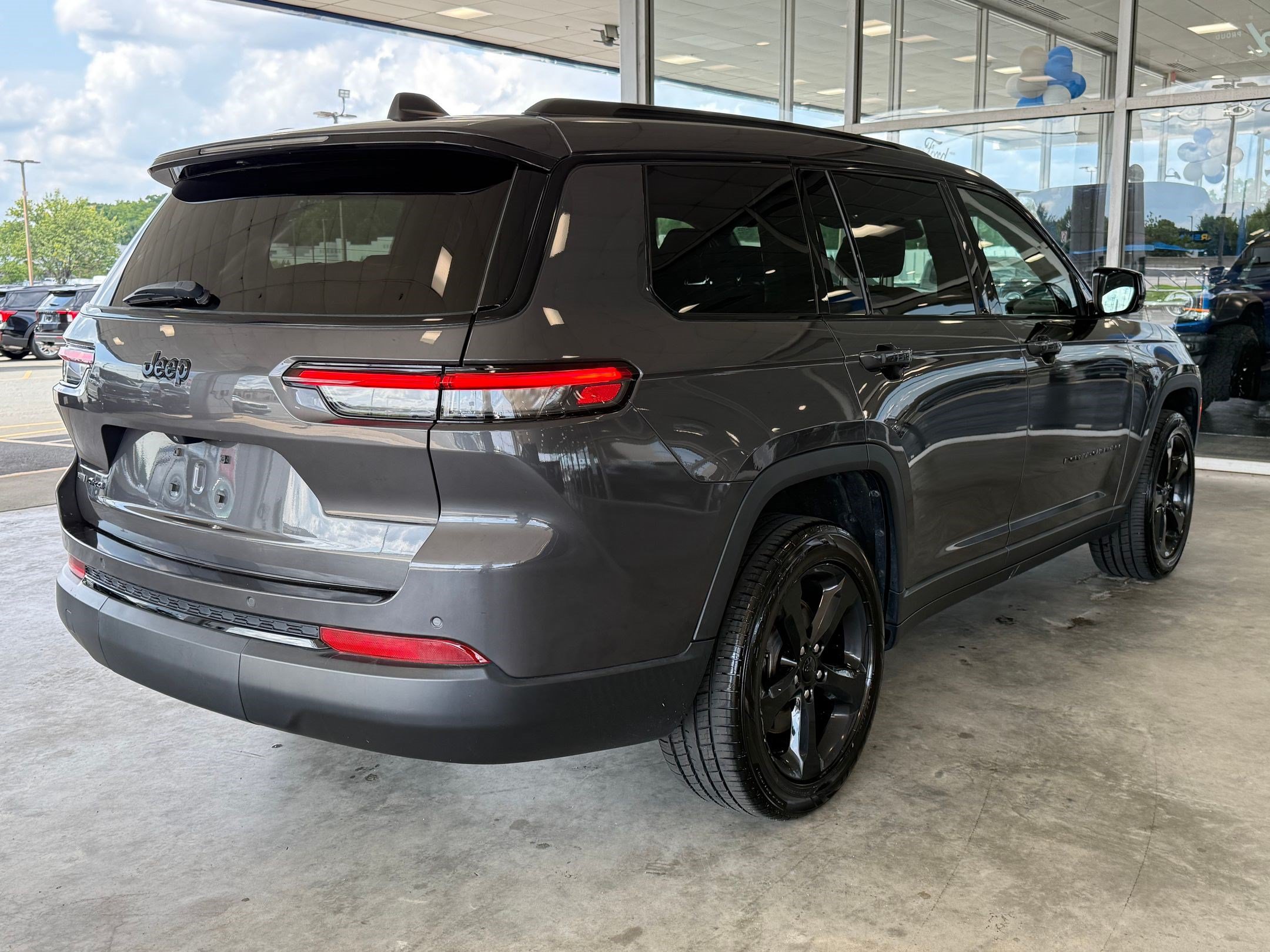 Used 2021 Jeep Grand Cherokee L Laredo AWD/4WD image 9