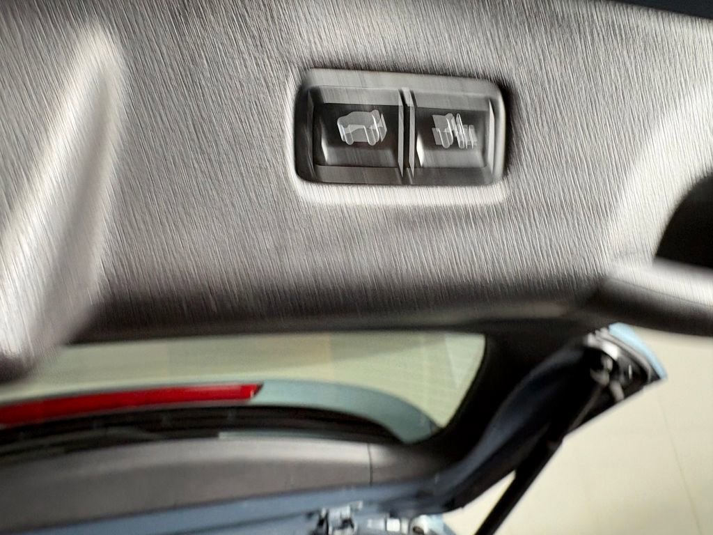 Used 2023 Kia Carnival SX Prestige image 34