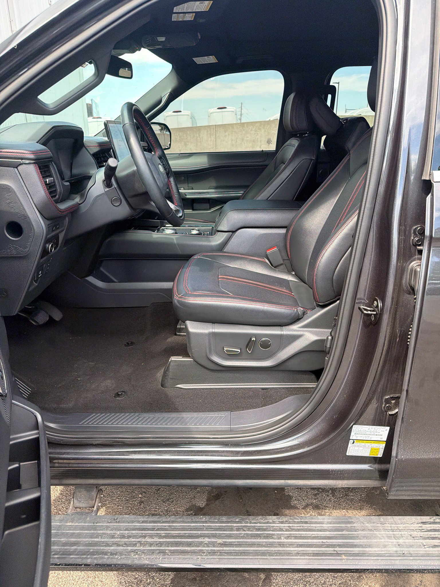 Certified 2024 Ford Expedition Limited AWD/4WD image 10
