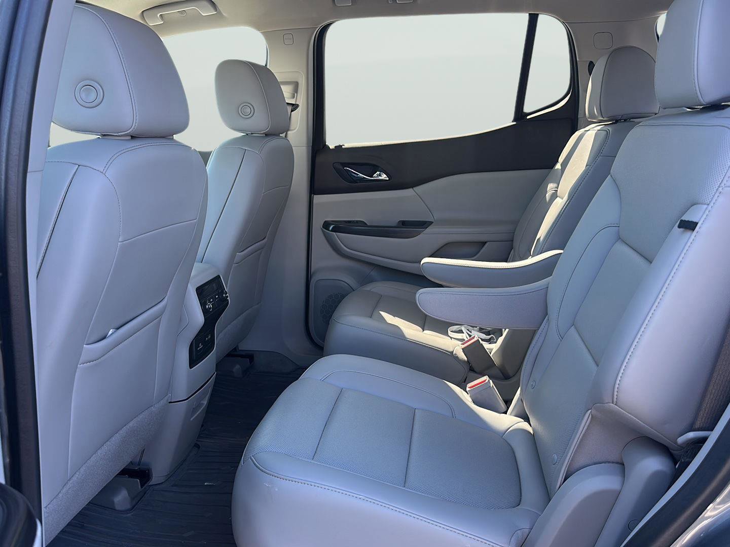 Used 2022 GMC Acadia SLT image 24