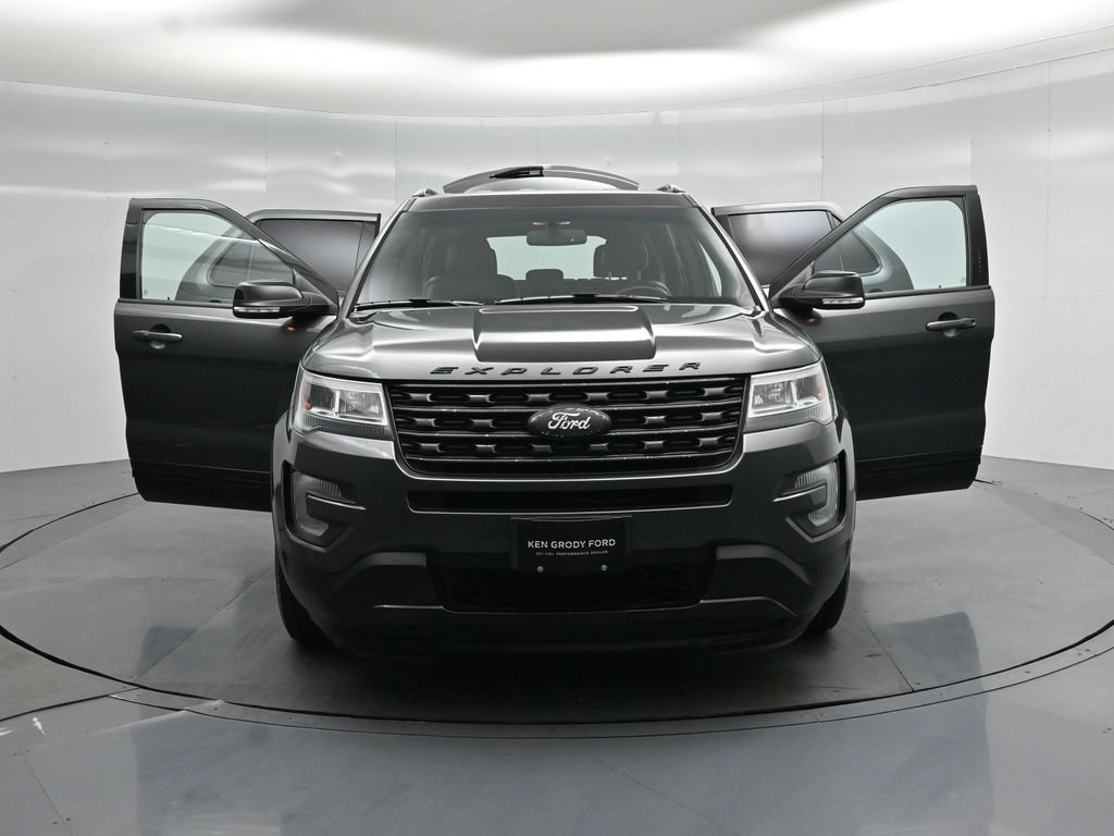 Certified 2017 Ford Explorer XLT w/ Equipment Group 202A FWD image 32