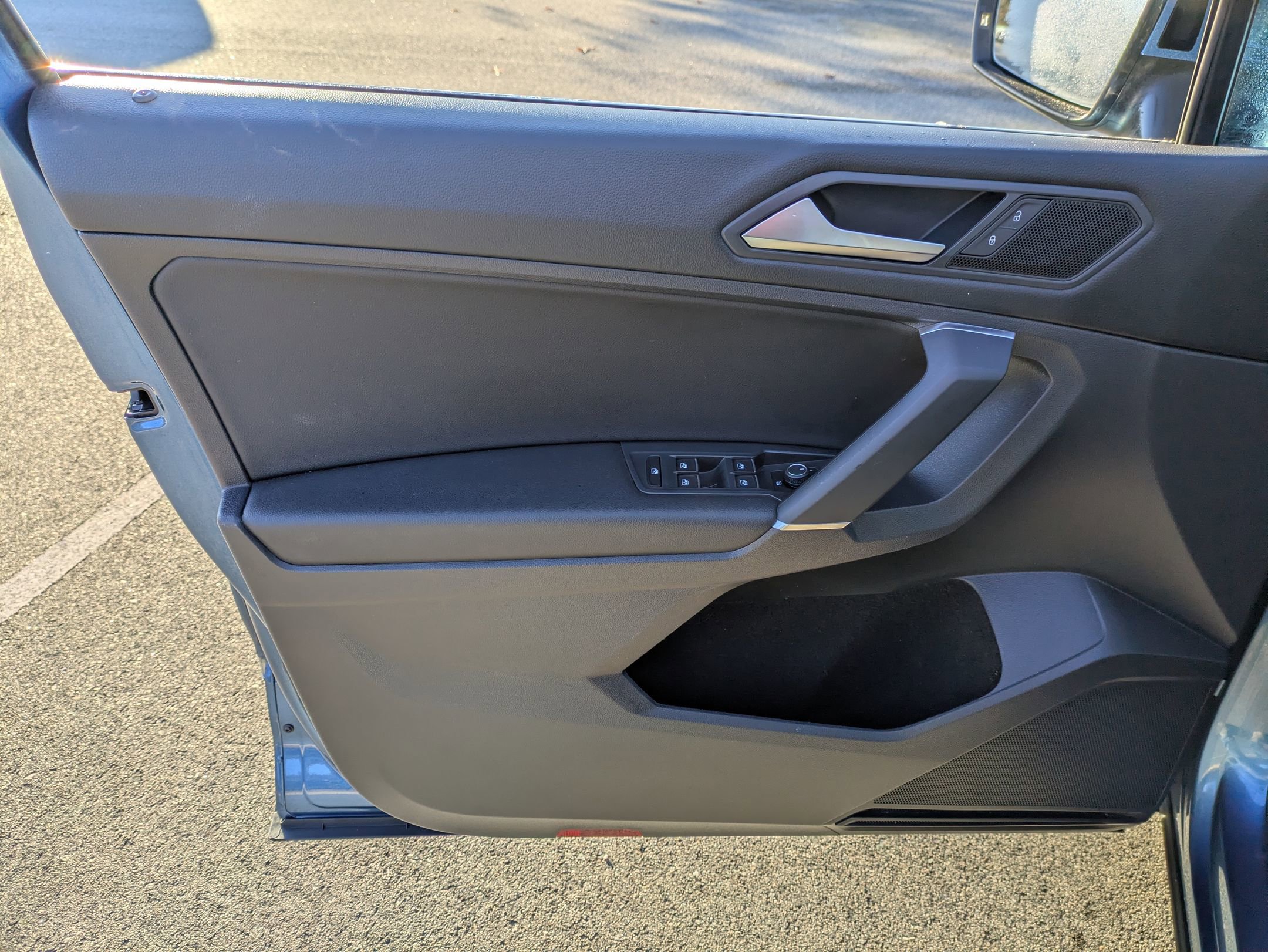 Used 2020 Volkswagen Tiguan SE image 15