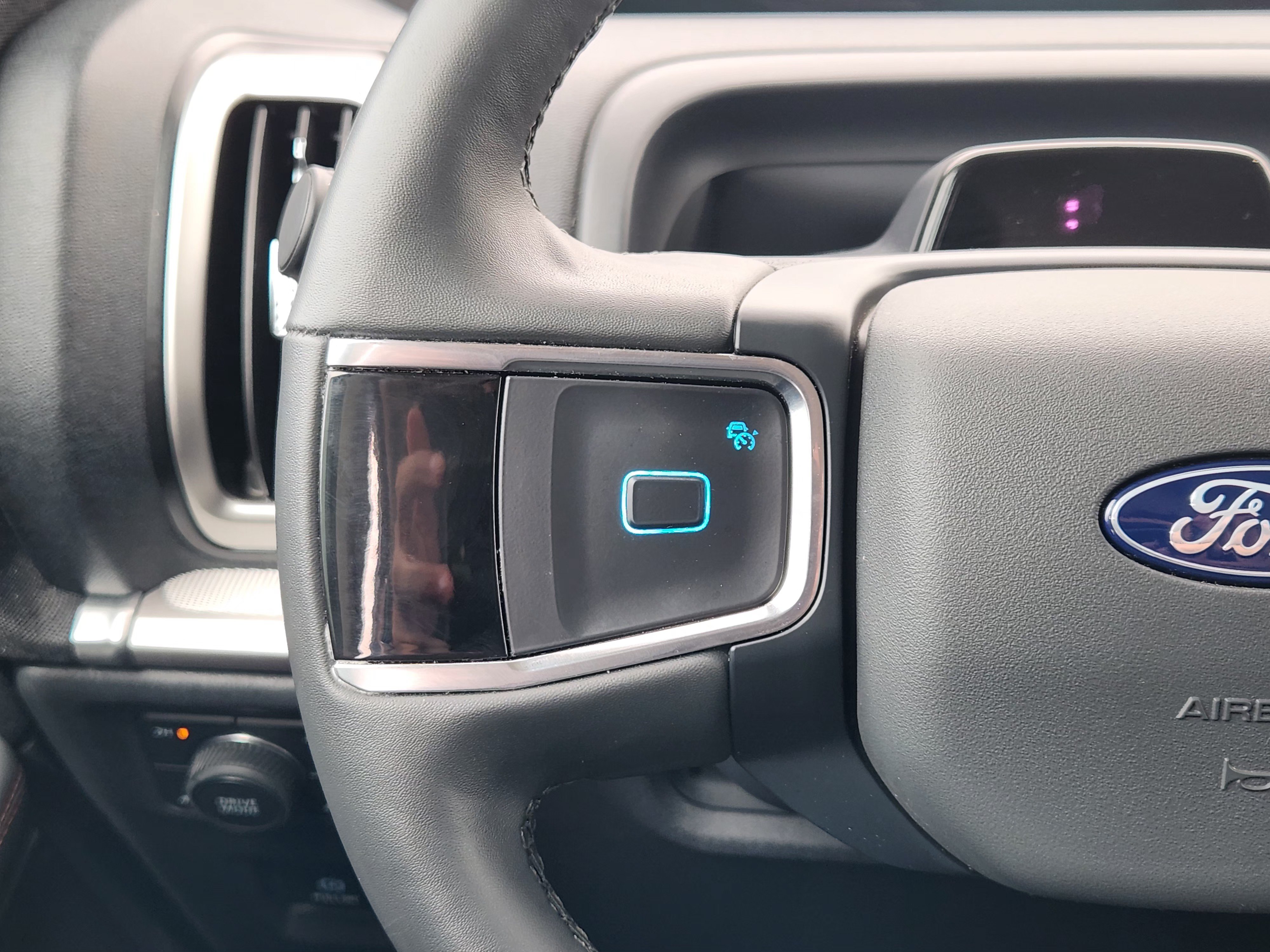 Certified 2025 Ford Expedition Active AWD/4WD image 29